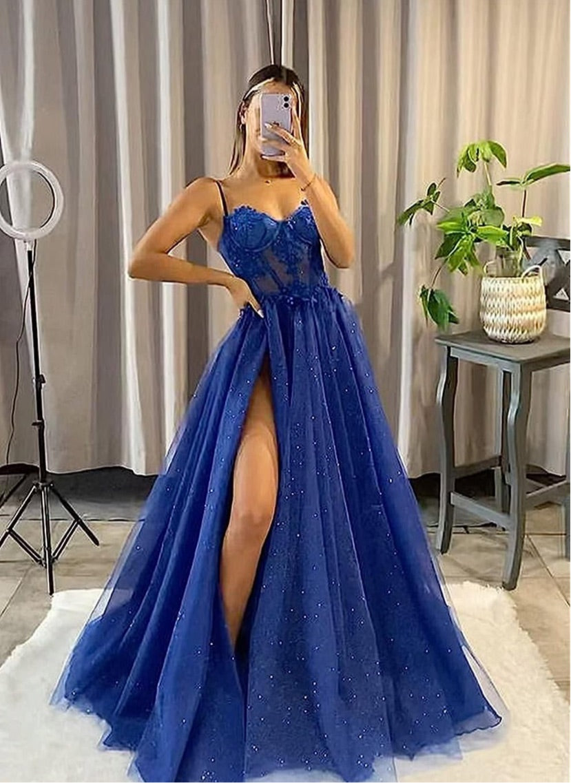 Women’s tulle sweetheart formal gown with slit