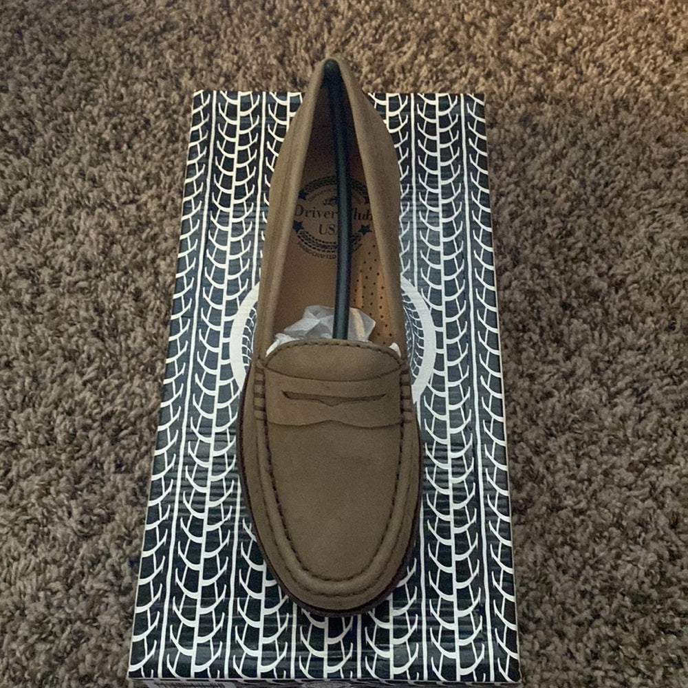 Woman’s size 5 Driver club penny loafers